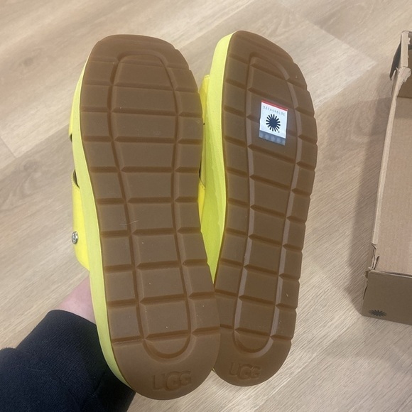 NEW UGG Emily Platform Slide Sandal Yellow Women’s 9 - Picture 7 of 8